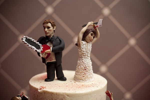 2011-10-28-ZombieWeddingCake-02