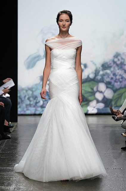 MONIQUE LHUILLIER FW12 BRIDAL NEW YORK 10/15/2011