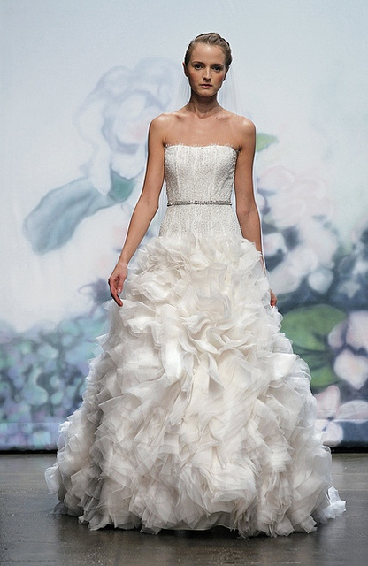 MONIQUE LHUILLIER FW12 BRIDAL NEW YORK 10/15/2011