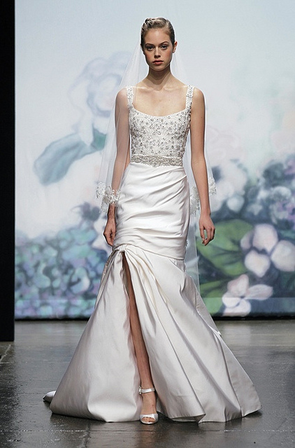 MONIQUE LHUILLIER FW12 BRIDAL NEW YORK 10/15/2011