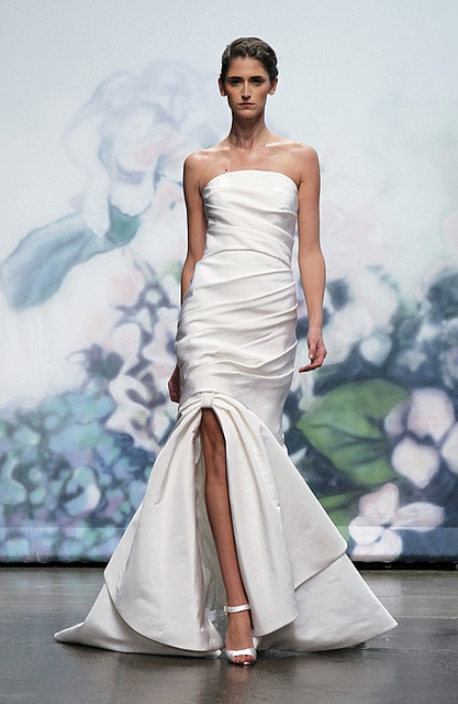 MONIQUE LHUILLIER FW12 BRIDAL NEW YORK 10/15/2011