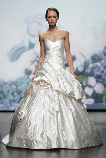 MONIQUE LHUILLIER FW12 BRIDAL NEW YORK 10/15/2011