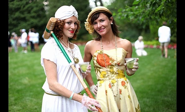Two 1940's beauties. Daisy Buchanan would have been so proud.