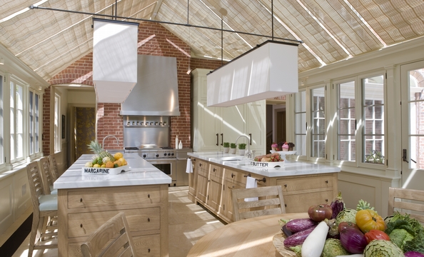 Surrounded by windows, the kitchen is pleasant in all kinds of weather. During thunderstorms, the homeowners open the shades and watch the lightning.