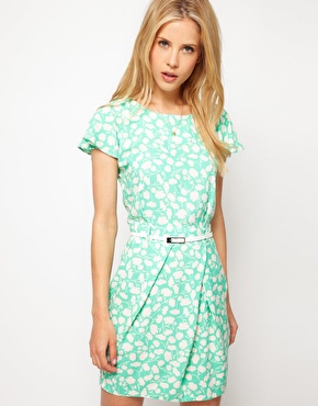 Stand out at the races in this season’s must-have mint color, kicked up with a breezy print.  