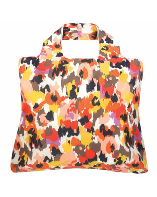 Yet another way to rock the <a href="https://www.washingtonian.com/blogs/shoparound/fashion/dos-donts-how-to-wear-watercolor-florals.php" target="blank">watercolor florals</a> we’re so fond of.  