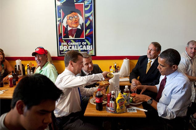 800px-Obama_Medvedev_Ray's_Hell_Burger_June_2010-1.jpg - Washingtonian Ray's the Steaks