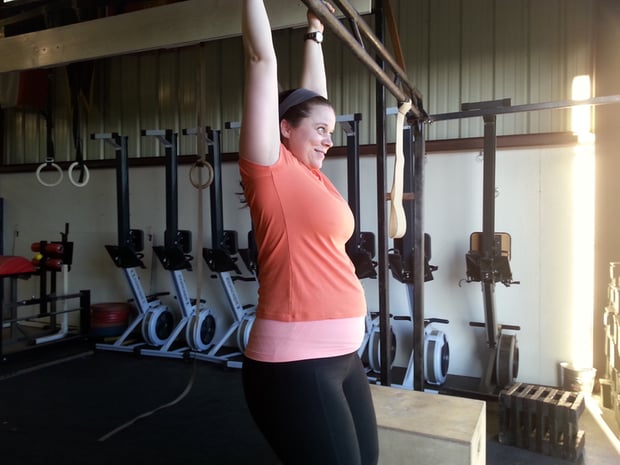 CrossFit Studio Maternity Photo Shoot – Fit Mom Uses CrossFit