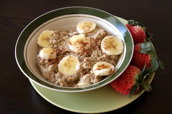 Vanilla Almond Porridge With Applesauce