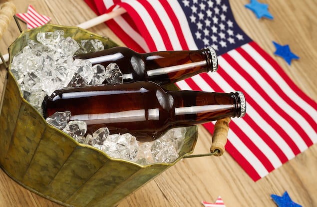 Local bars and restaurants are hosting watch parties for the Democratic Debates. Image via Shutterstock.