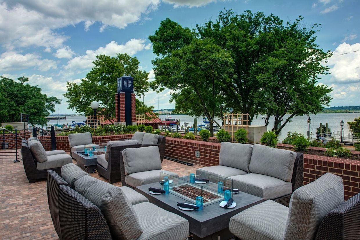 Blackwall Hitch - Patio-1.jpg - Washingtonian