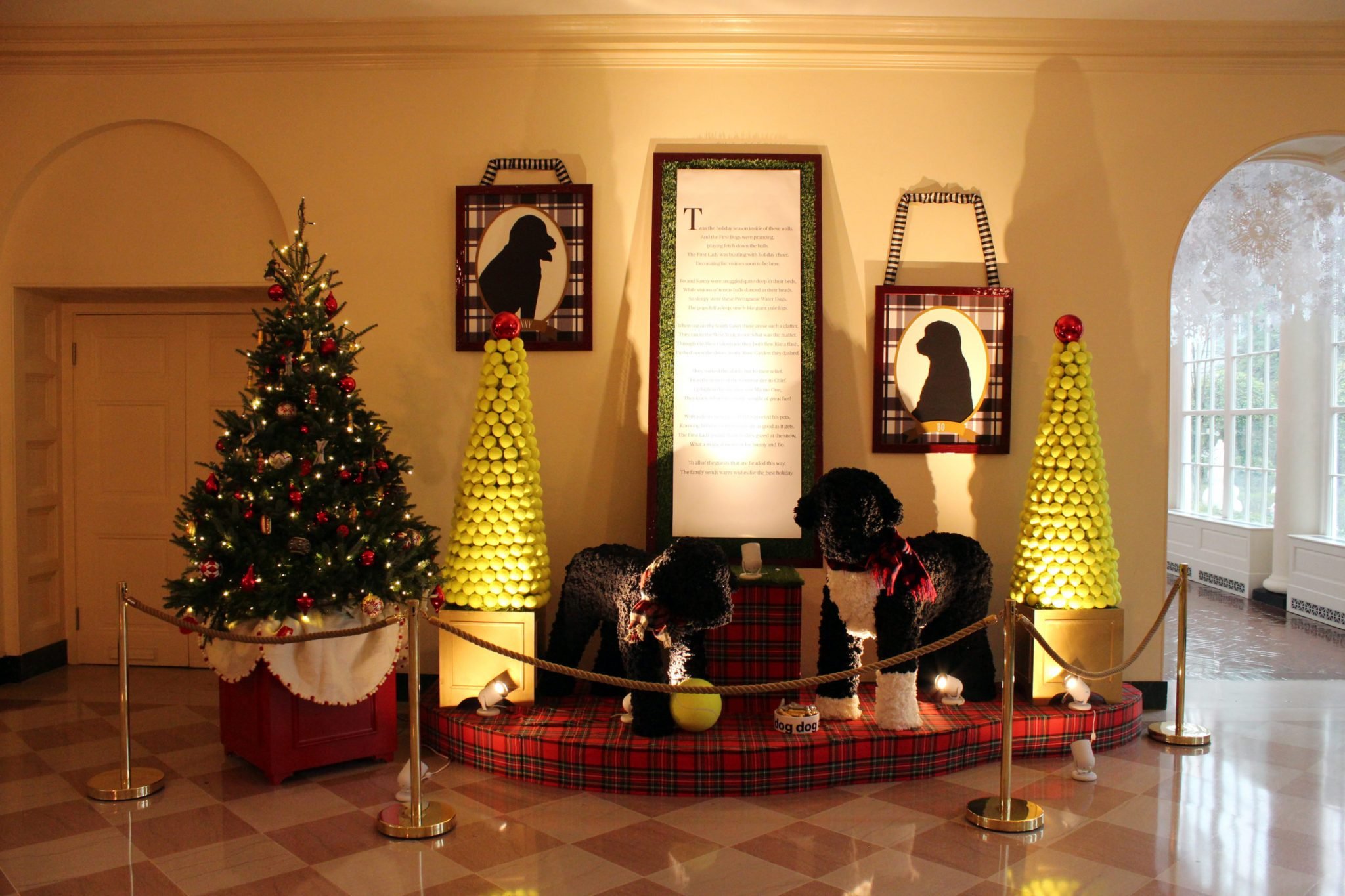 The White House Made A Lifesize Bo and Sunny Out of Yarn for Christmas
