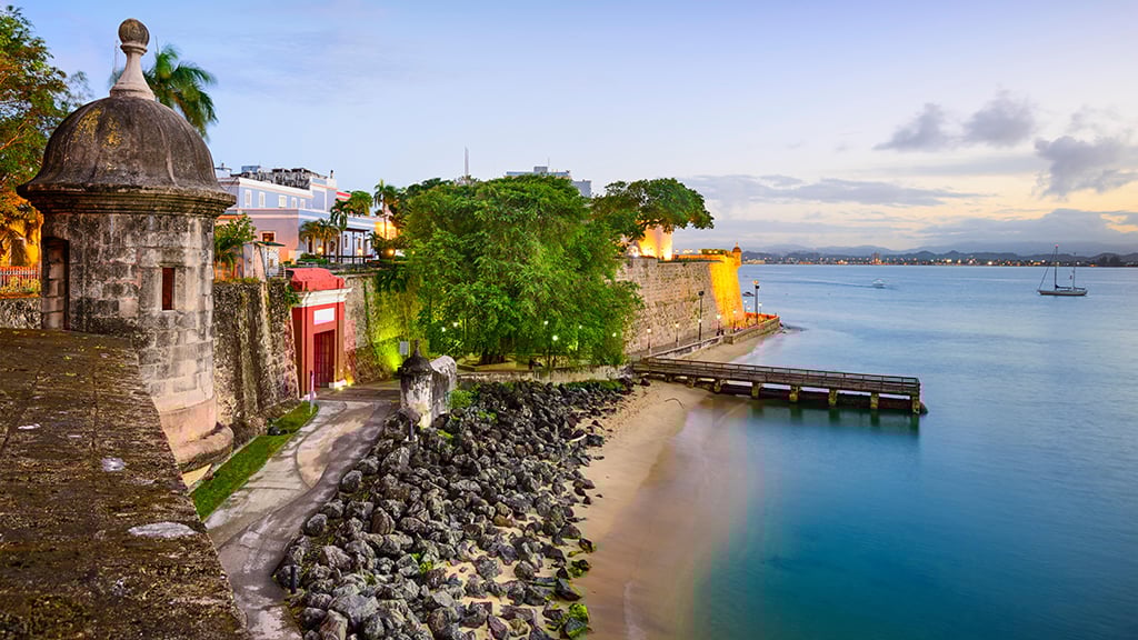 traveldestinationsdaytrips_sanjuanpuertorico - Washingtonian El Morro Fort. Photograph by Sean Pavone/Alamy.