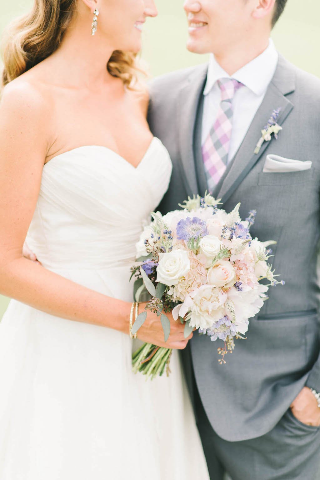 1-25-16-dreamy-pastel-maryland-vineyard-wedding-lizfogarty-4