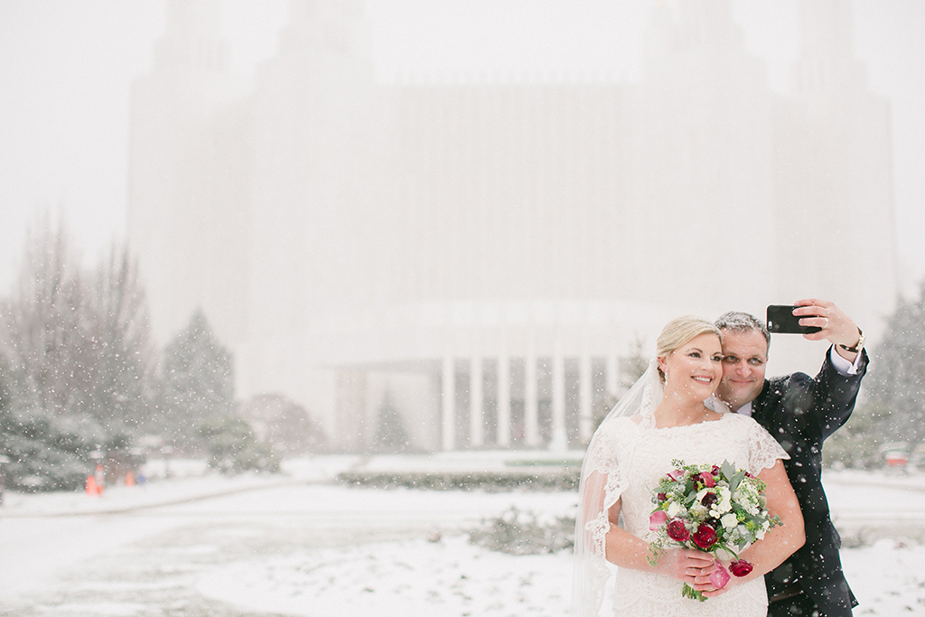 washington dc blizzard wedding selfie