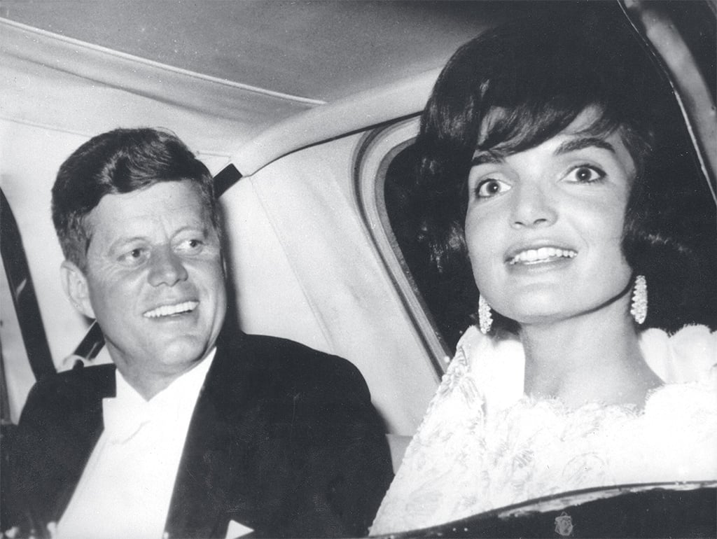 Wash_Love_01 - Washingtonian Photograph of Kennedys by Keystone Pictures USA/Alamy