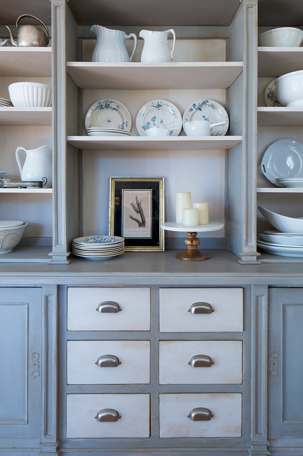 bluemonthome_kitchencabinet_china - Washingtonian Bluemont, Virginia mansion. Photograph by Dan Chung.