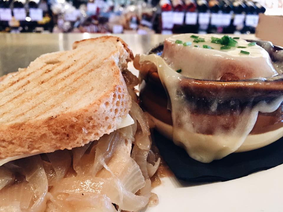 Get your French onion soup fix two ways at Cheesetique: in the bowl and between toasty slices of bread. Photograph via Cheesetique.