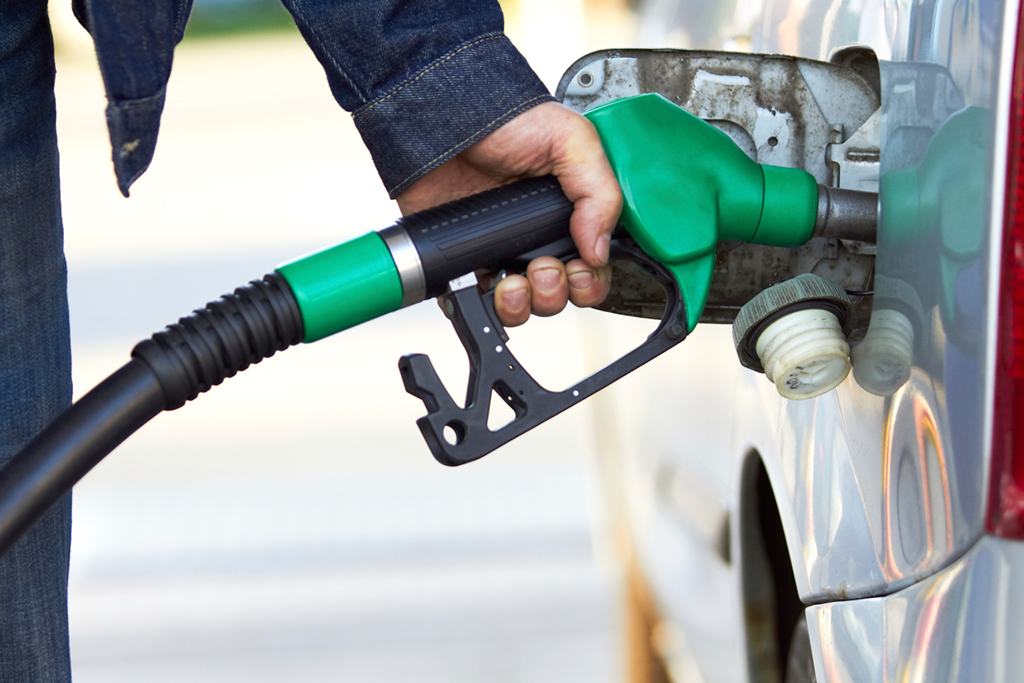 savingmoney-tips-financial-advice_gaspumps - Washingtonian how to save money. savingmoney-tips-financial-advice_gaspumps