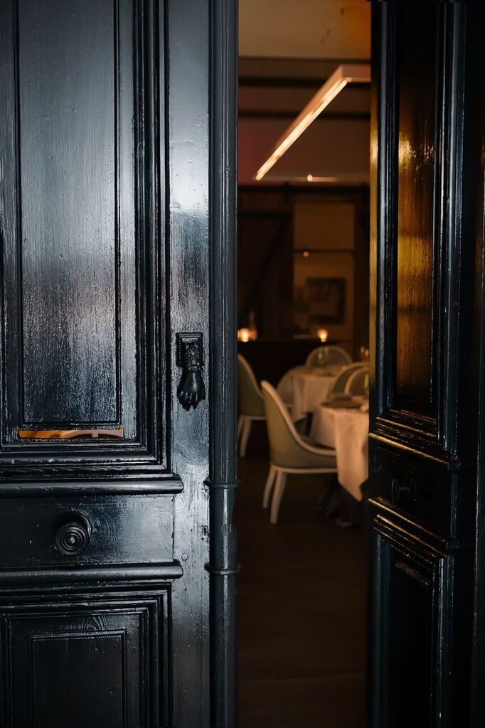 Chef Eric Ziebold's tasting room serves luxurious seven-course meals. Photograph courtesy of Metier