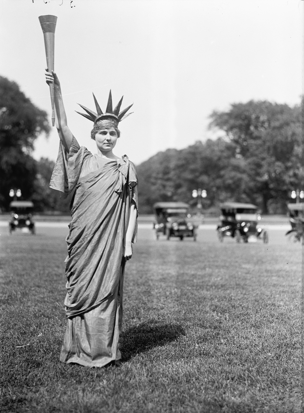 Photograph via Harris & Ewing Collection (Library of Congress). 