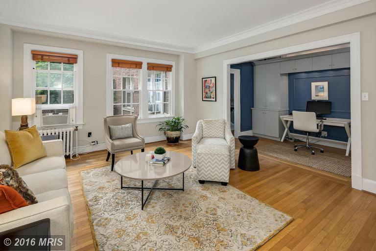 DC9681611 - Living Room - Washingtonian Living Room -