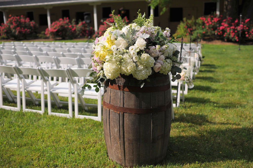 7-15-16-maryland-rustic-farm-wedding-navy-blue-green-4