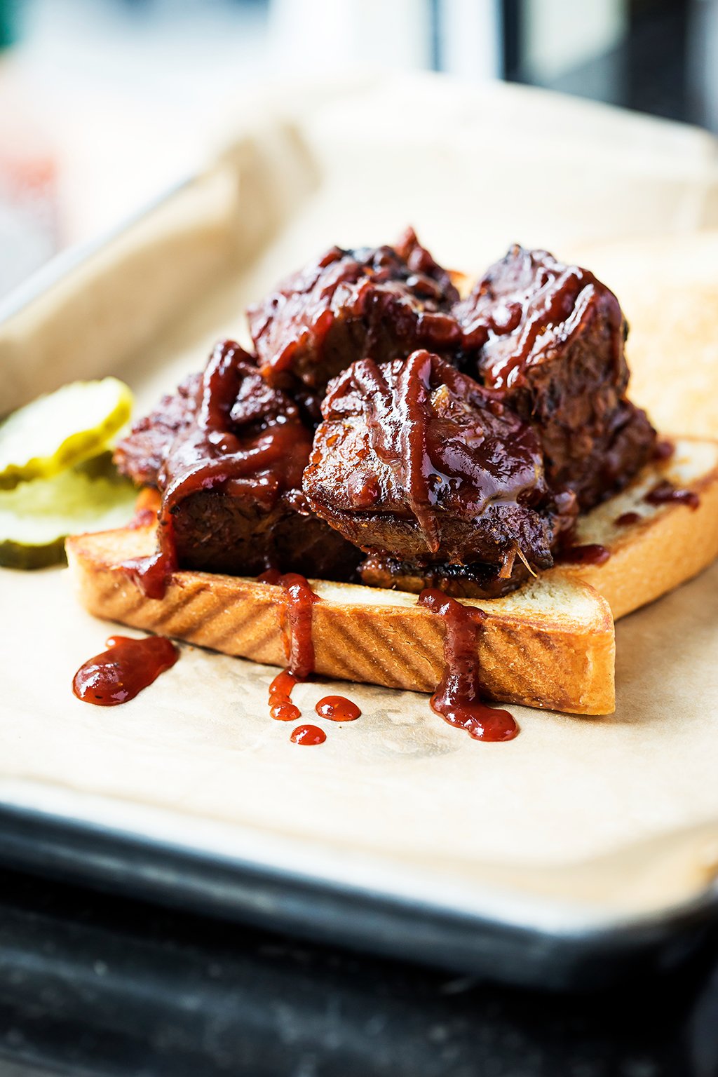 Burnt ends on Texas toast. Photograph by Scott Suchman.