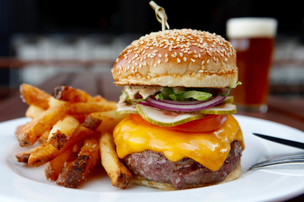 The cheeseburger at Owen's Ordinary. Photography by Evy Mages. 