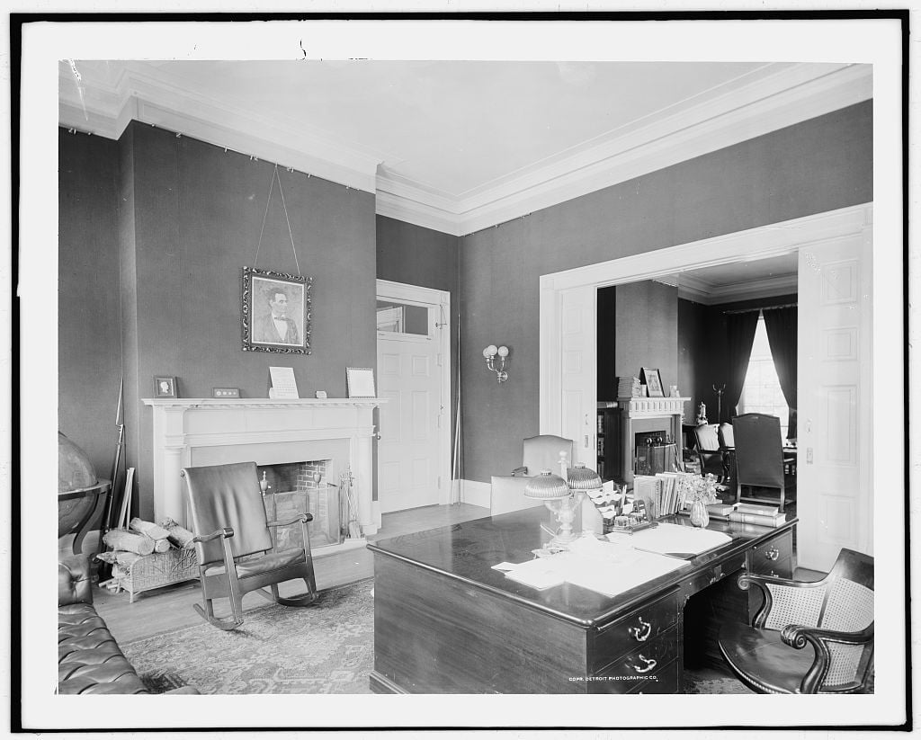 Office of the President in 1904. Photograph by Detroit Publishing Co.