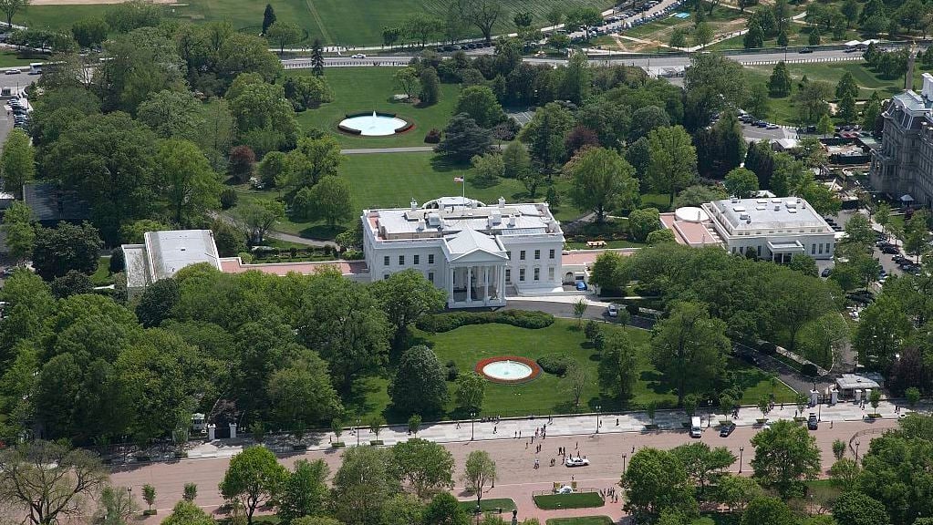 Aerial view of White House in 2007. Photograph by Carol M. Highsmith.