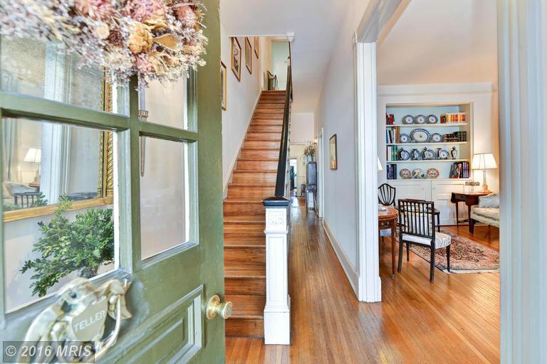 Listing We Love: An Adorable 1830s House in Old Town