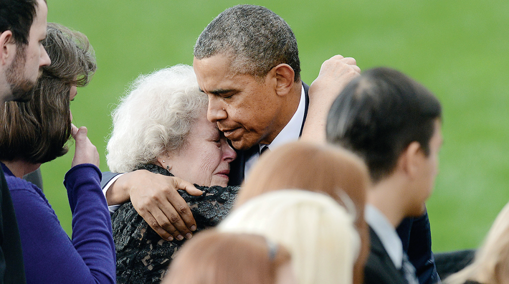 o46 - Washingtonian Photographs of License Plate and Obama With Mourners by Getty Images