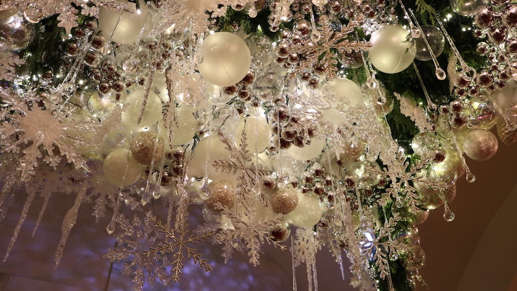Winter Wonderland garland in Lower Cross Hall. Photo by Sydney MaHan.