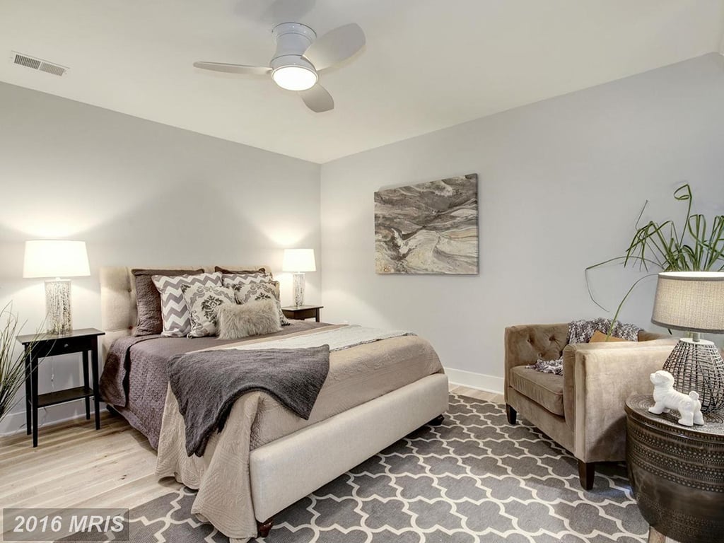 bedroom1 - Washingtonian parkside apartment with a private patio entrance
