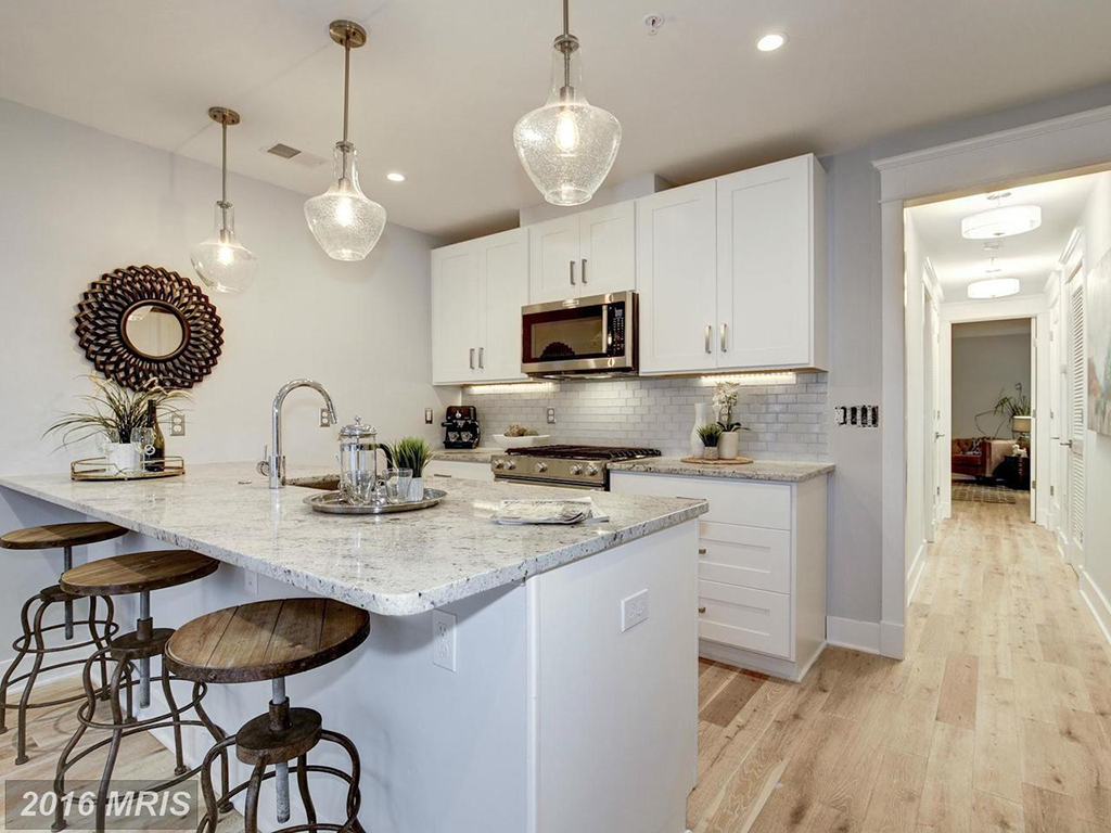 kitchen - Washingtonian parkside apartment with a private patio entrance