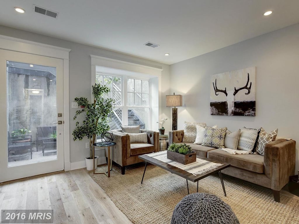 living-room - Washingtonian parkside apartment with a private patio entrance