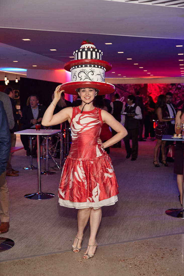 washington-post-woman-in-cake-hat2