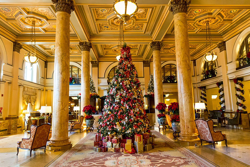 This High School Sweetheart’s Christmas-Themed Wedding Is Guaranteed to Bring You Holiday Joy