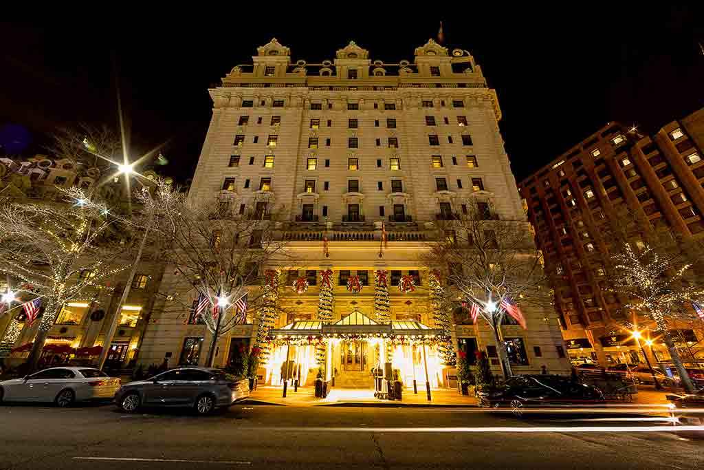 This Christmas-Themed Wedding at the Willard Is Guaranteed to Put You In the Holiday Spirit