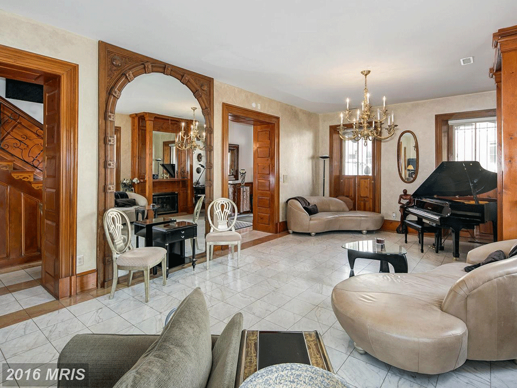 DC9816953-7 - Washingtonian Listing We Love: A New Orleans-Style Bed & Breakfast in Mount Vernon Square