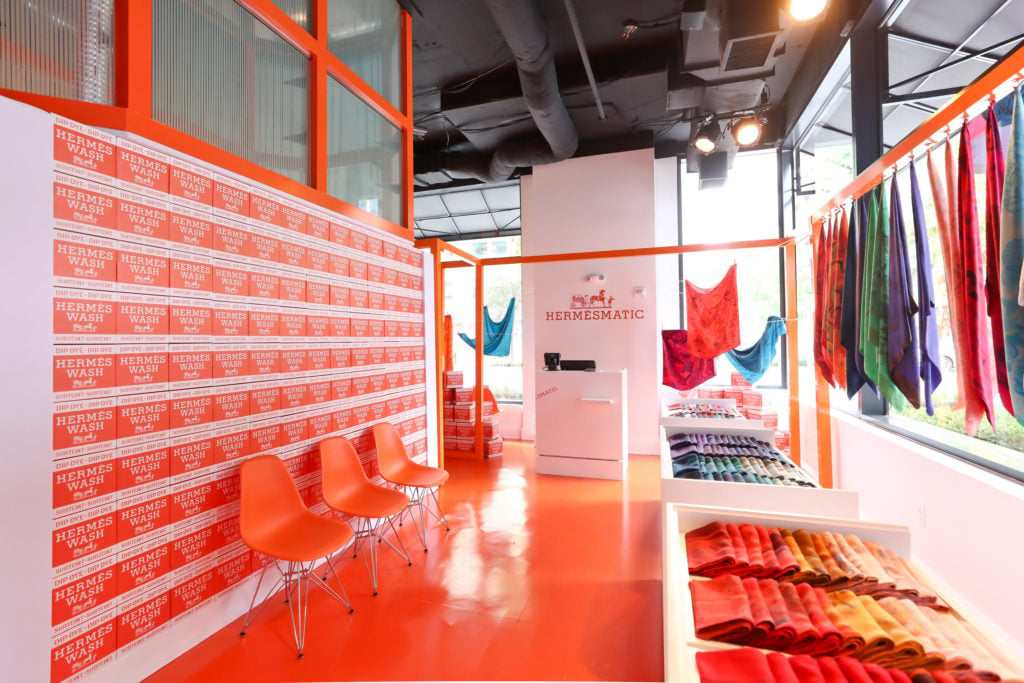 Risultati immagini per Scarf-Personalizing Pop-Ups hermes