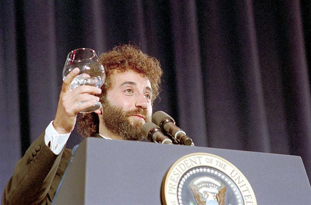 In April 1988, Smirnoff headlined the White House Correspondents' Dinner. Photograph by Ronald Reagan Presidential Library.