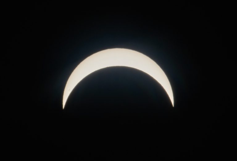 It's 100 Percent Safe to Stare at These Amazing Photos of Peak Eclipse