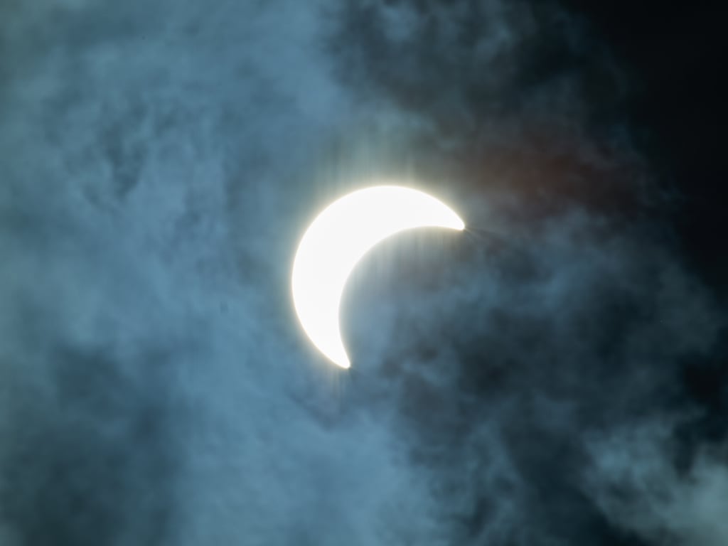 It’s 100 Percent Safe to Stare at These Amazing Photos of Peak Eclipse