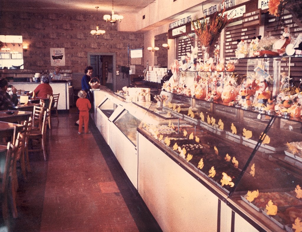 Giffords.Interior - Washingtonian Photograph courtesy of Andrew Gifford.