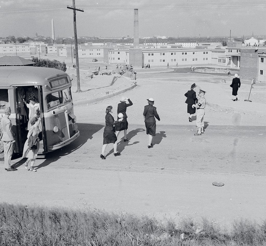 Photograph by Library of Congress/The Crowley Company.