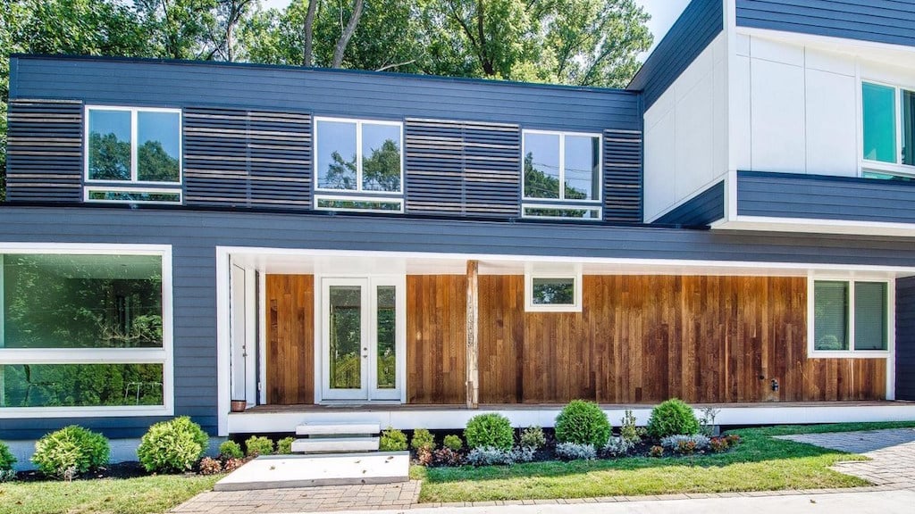 Listing We Love: A Modern, Sun-soaked Home With a “Treehouse” Loft