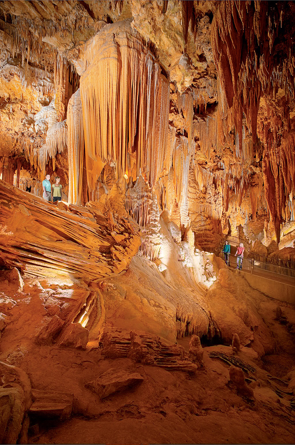 Sh.Caves2 - Washingtonian Luray Caverns. Photograph courtesy of Moore Public Relations.