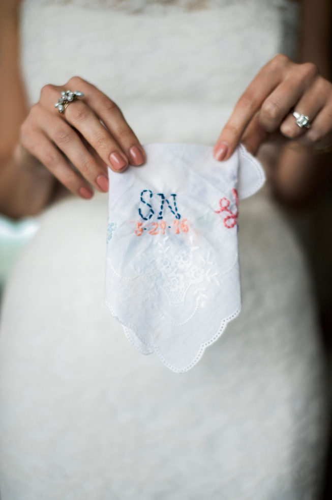 This JMU Couple’s Rustic Virginia Barn Wedding Featured Dreamy Florals ...